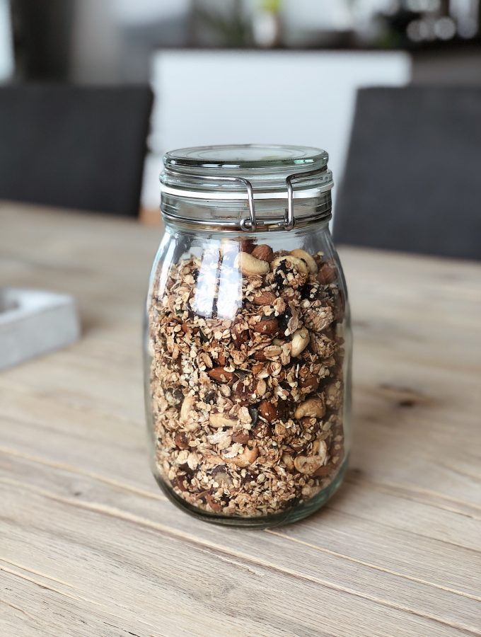 HOMEMADE GRANOLA