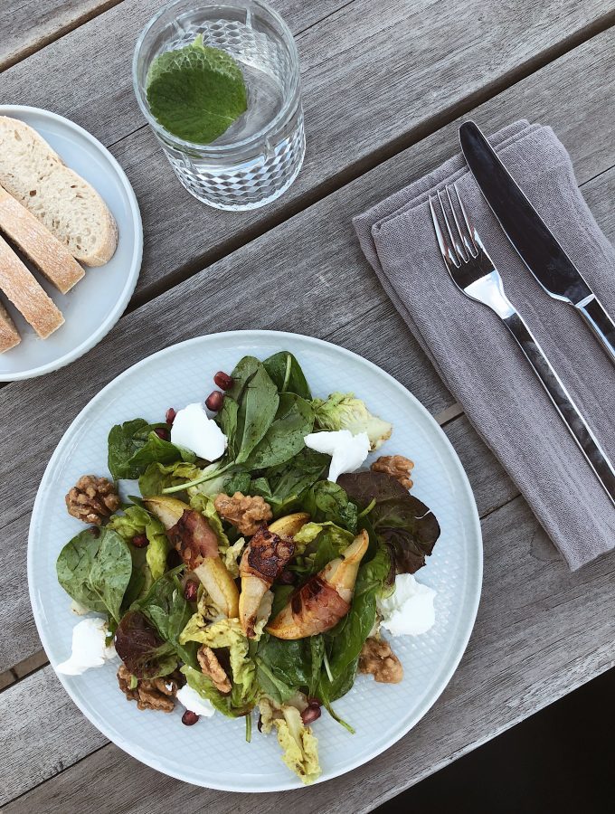 Sommersalat mit Ziegenfrischkäse und Granatapfel